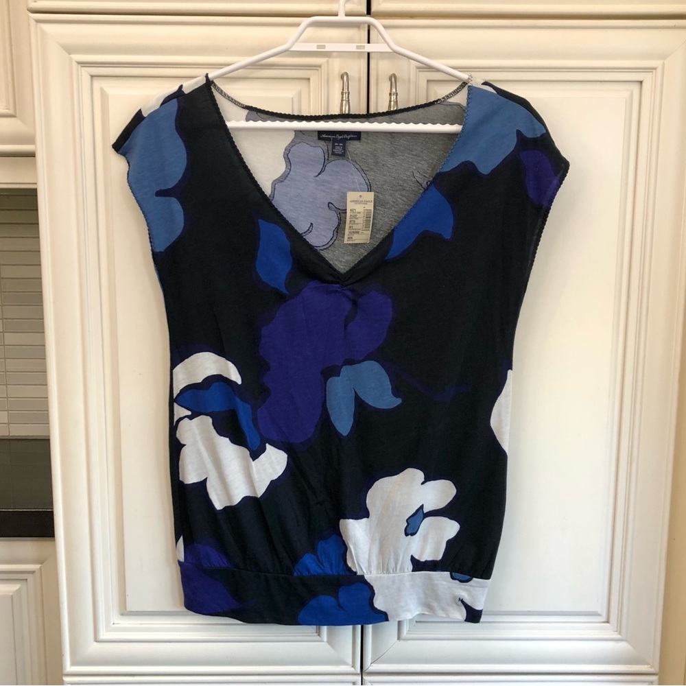 NWT American Eagle Outfitters women’s floral t-shirt